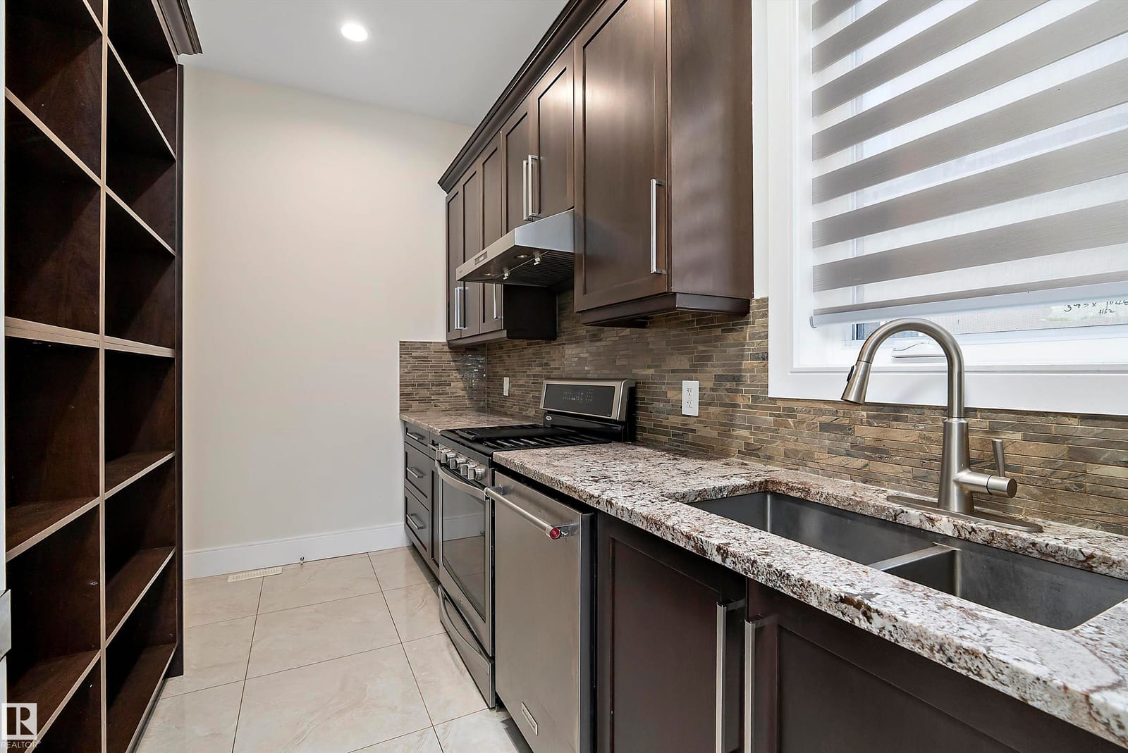 Spice kitchen with second sink and prep counter